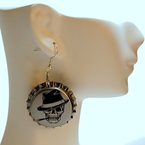 ❤️ DAP Bottle Cap Skull Punk Gothic Pierced Earrings ❤️ - Picture 1 of 8
